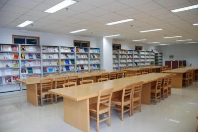 江山职业教育中心阅览室
