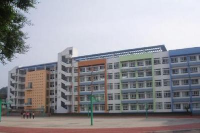 黔西县第二中学教学楼