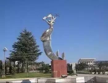 云南旅游职业学院雕塑