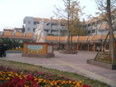 双流县建设职业技术学校校园环境
