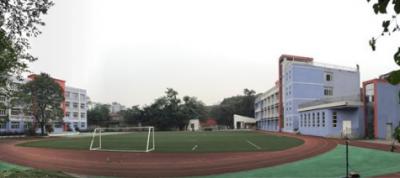 重庆机电工程技工学校足球场