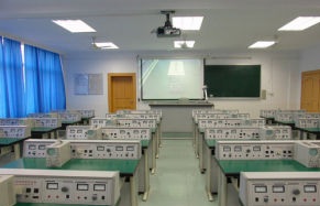 隆阳第一中学实验室