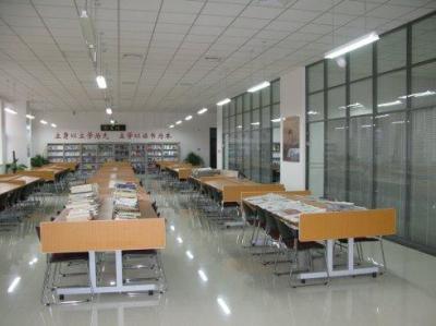 贵州省电子信息高级技工学校阅览室