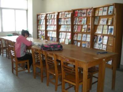 杭州第十一中学阅览室