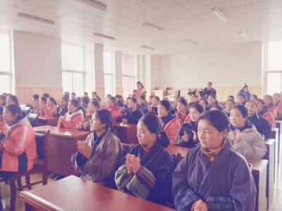 若尔盖藏文中学教室